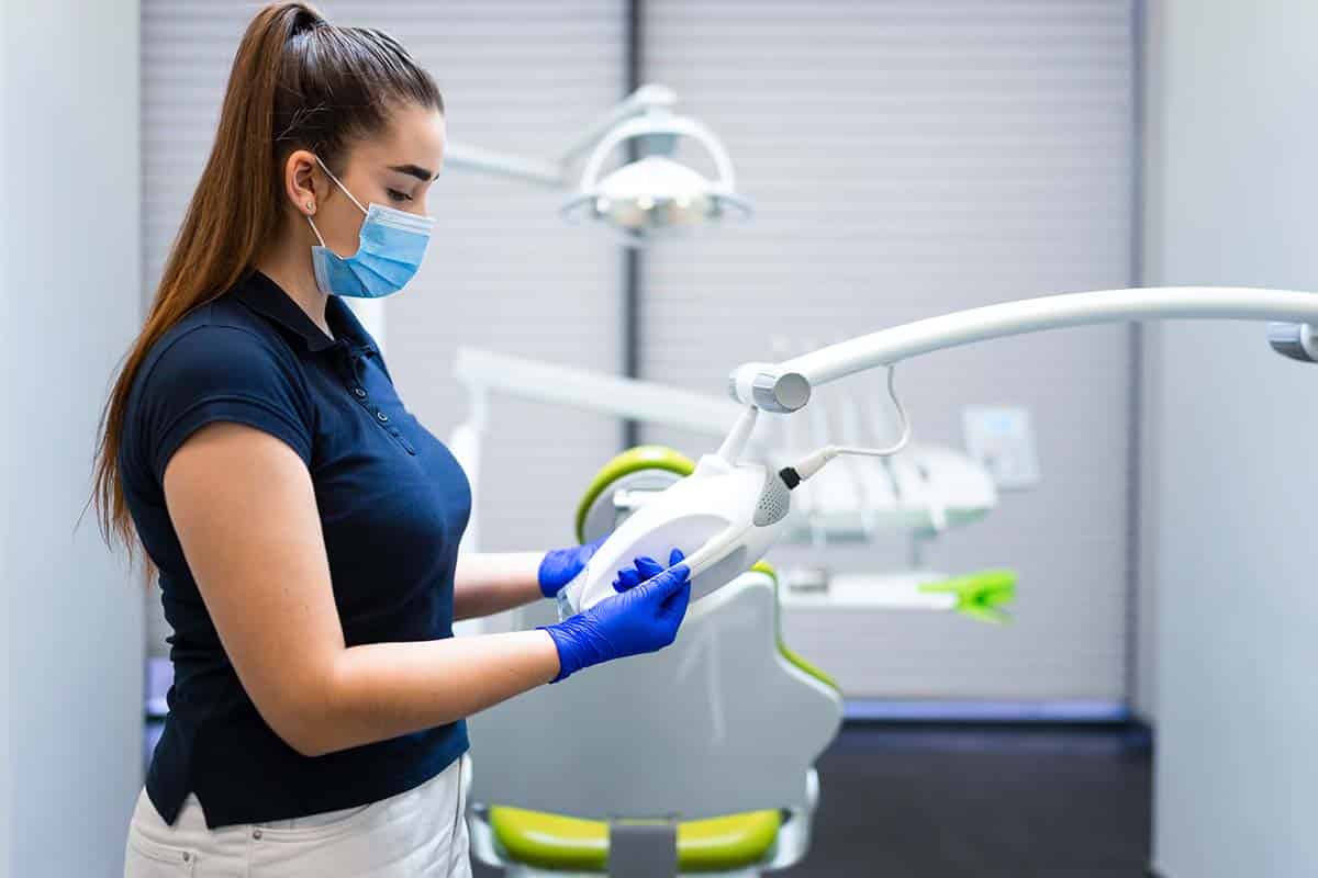 Dentist with teeth whitening machine