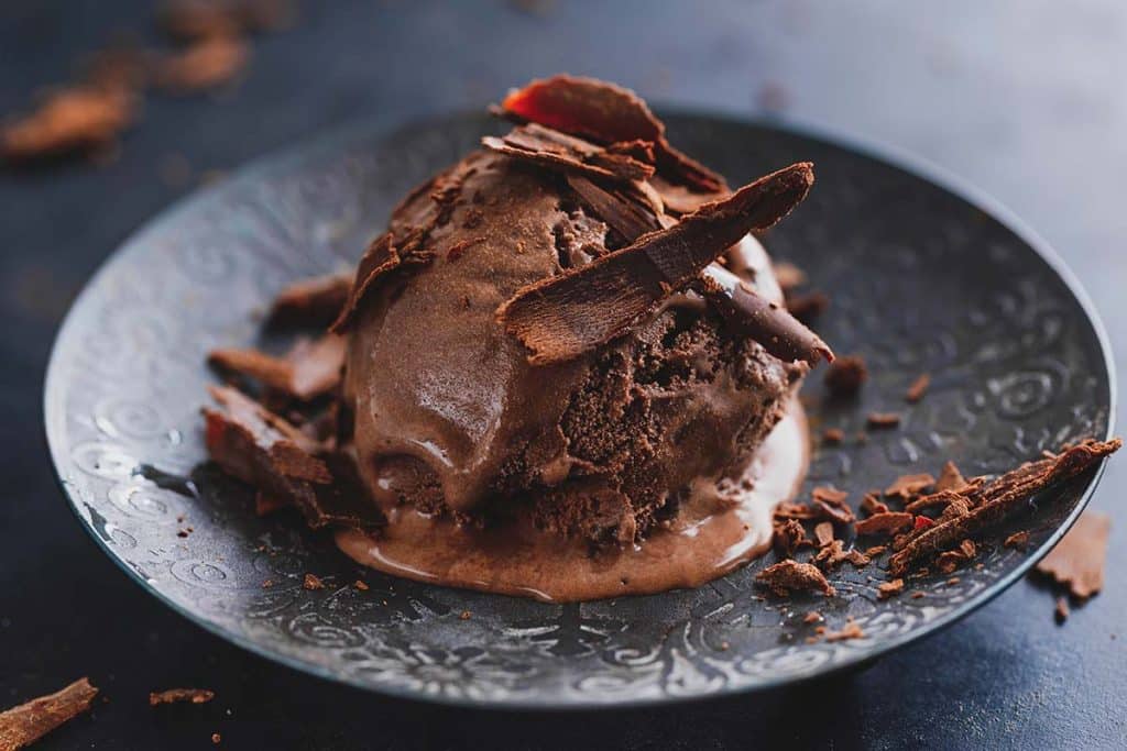 chocolate ice cream - food to avoid after teeth whitening treatment